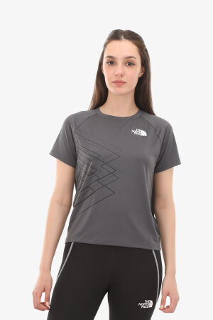 The North Face Ma Graphic Kadın Siyah T-Shirt NF0A87G9WUO1 - 1